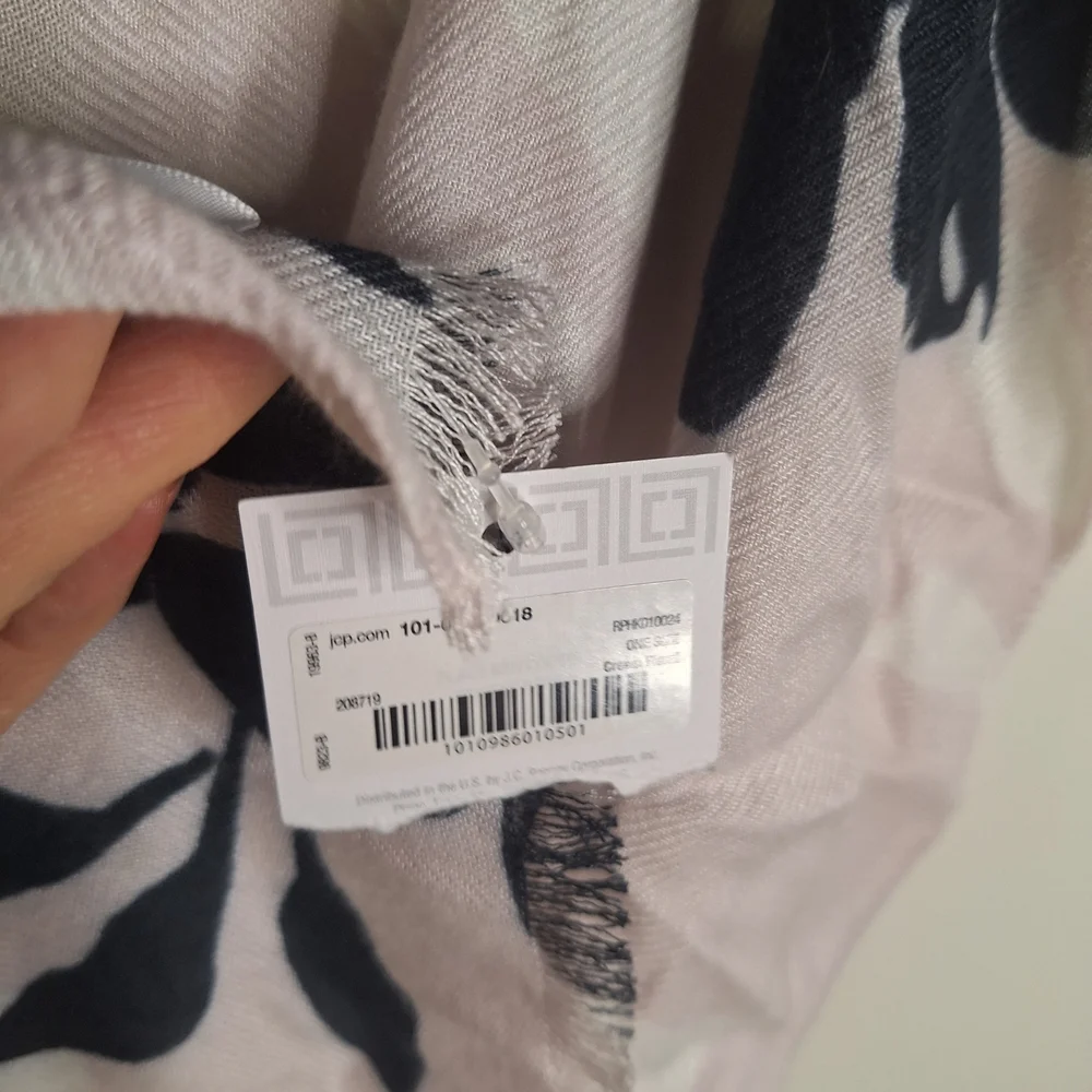Liz Claiborne Black and White Floral Scarf 22